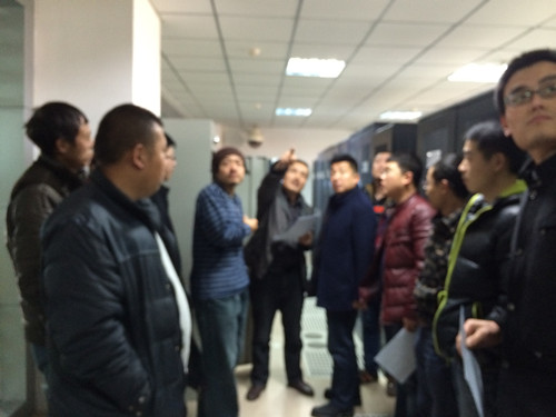 信息中心对教职工进行消防安全培训